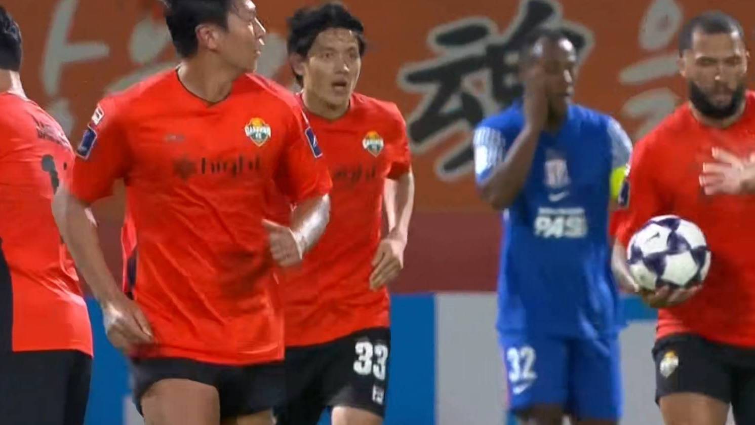 九游体育官网-包含转折点上海海港手感冰凉，亚冠窗口期攻防权衡，气氛紧张，医务组通报恢复的词条