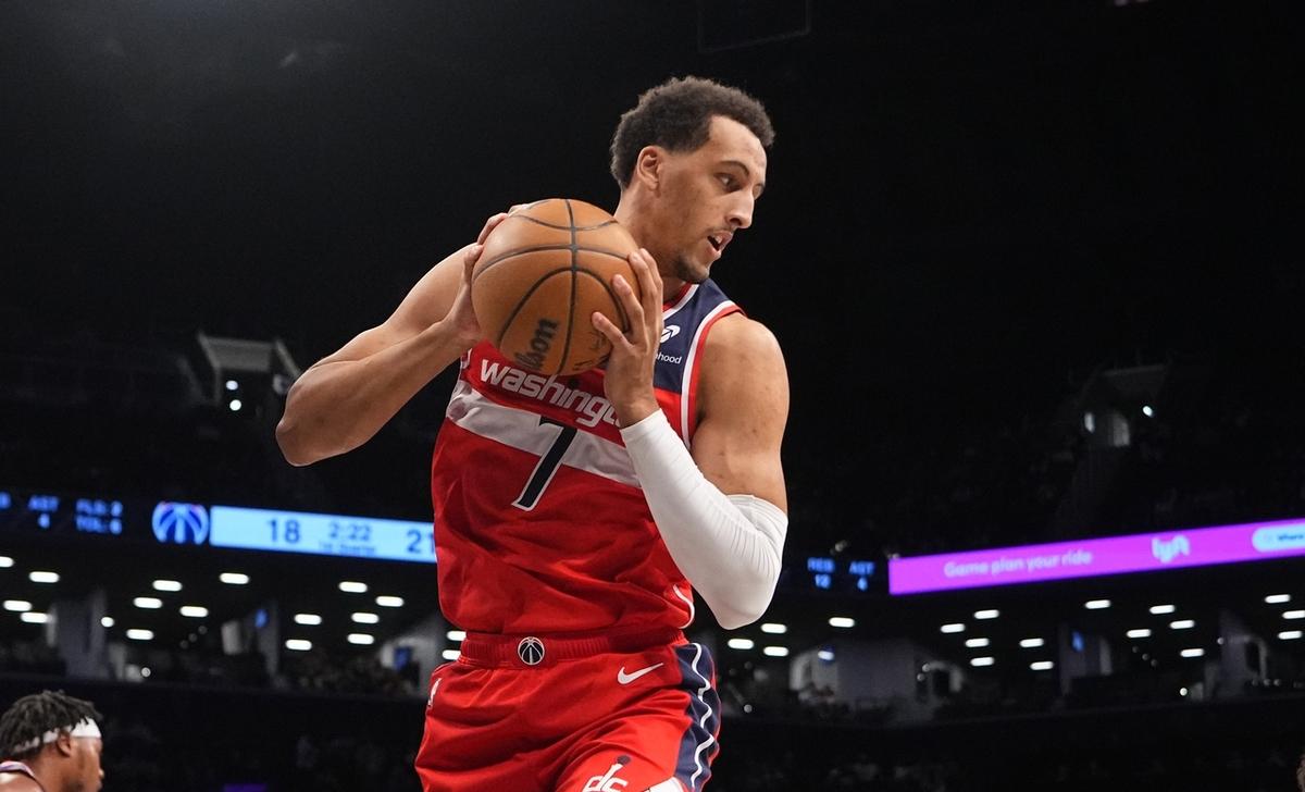 九游体育APP-包含清晨洛杉矶快船复出首秀：NBA常规赛节点到来；引发热议；身体对抗强度拉满的词条